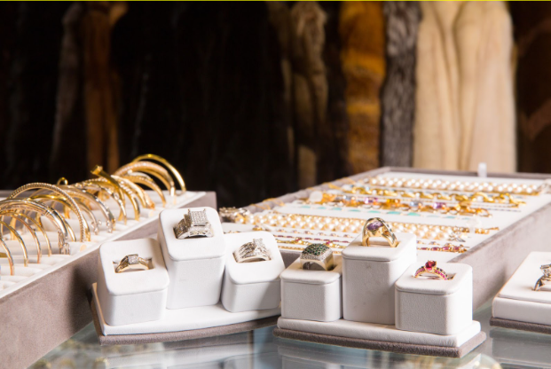 You are currently viewing Luxury on a Budget: How to Find Designer Jewelry at a Pawn Shop