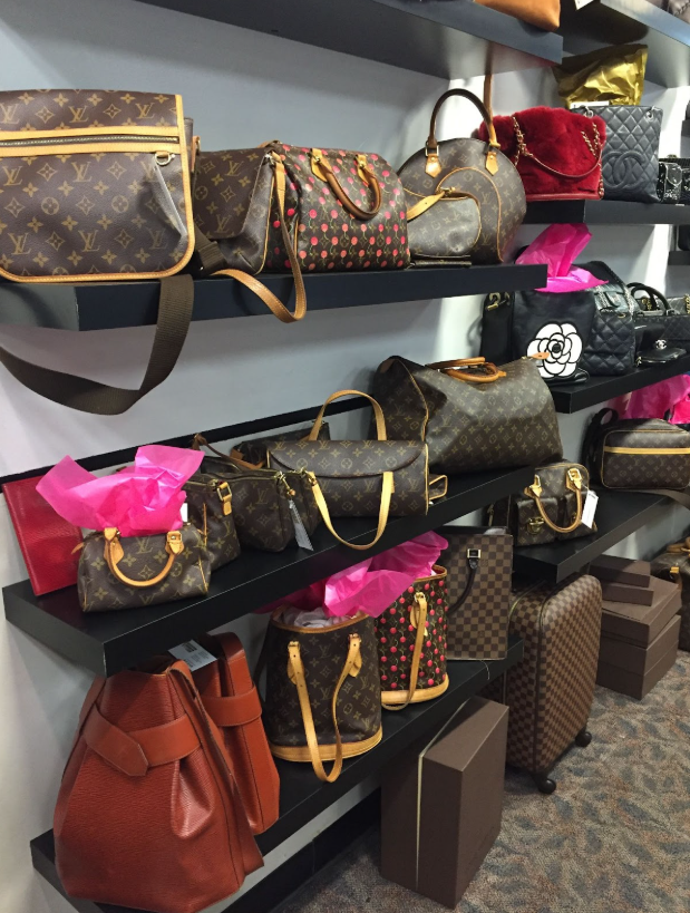 You are currently viewing How to Spot Authentic Designer Handbags: Tips from the Experts